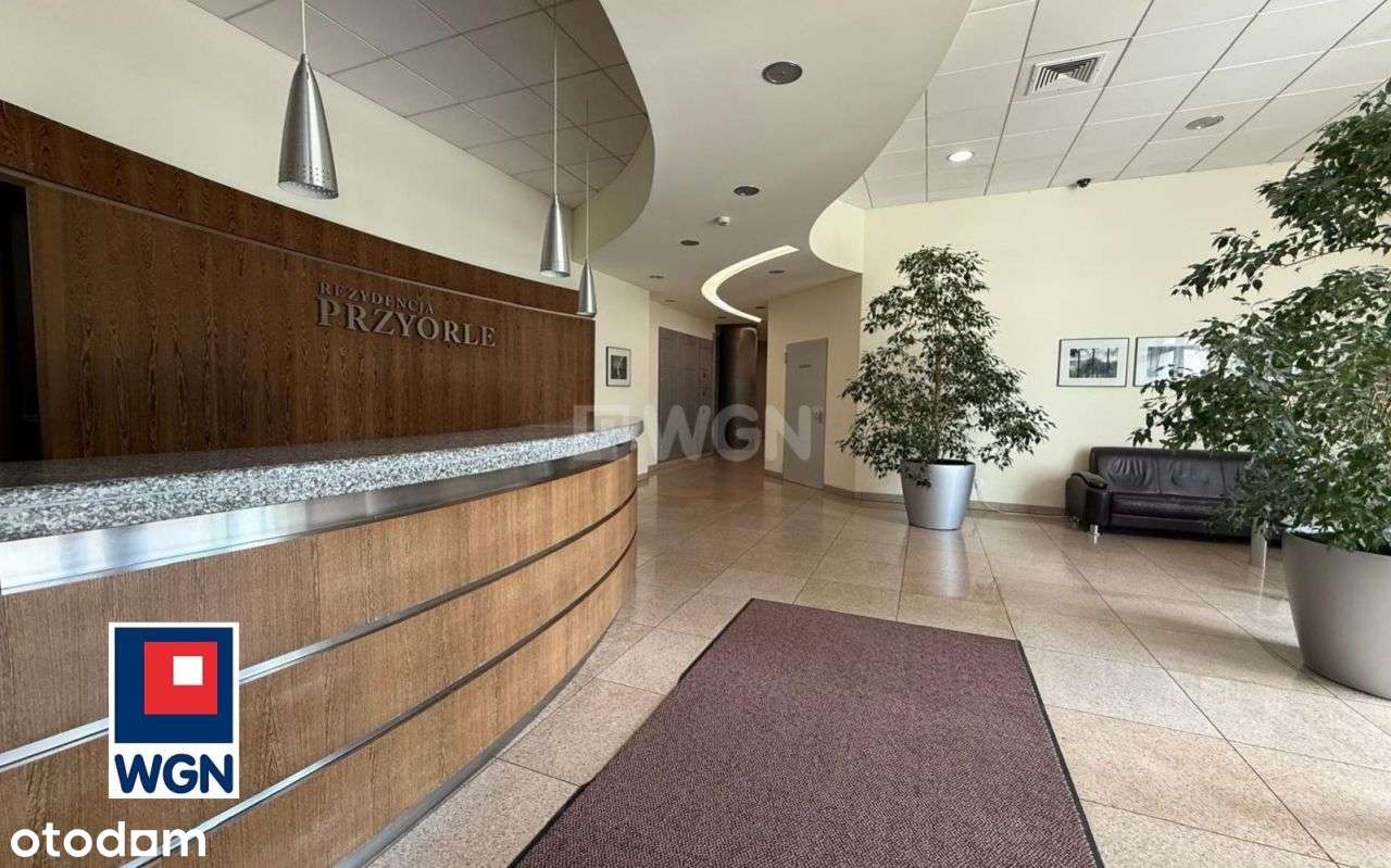 2 pokoje, oddzielna kuchnia, komórka, garaż, metro-0