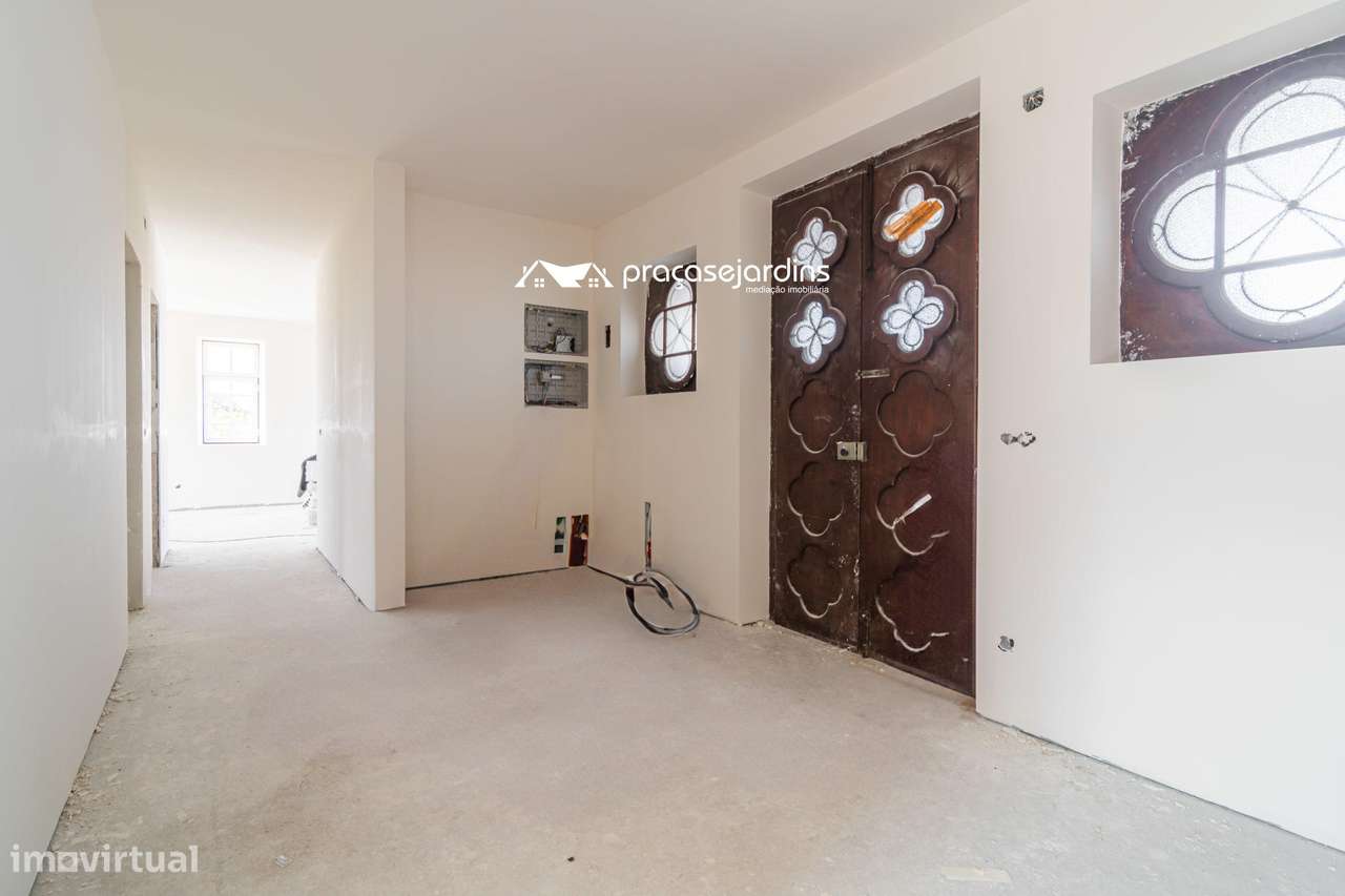 Moradia T3 com História, Conforto Moderno e Proximidade à Praia - Grande imagem: 2/46