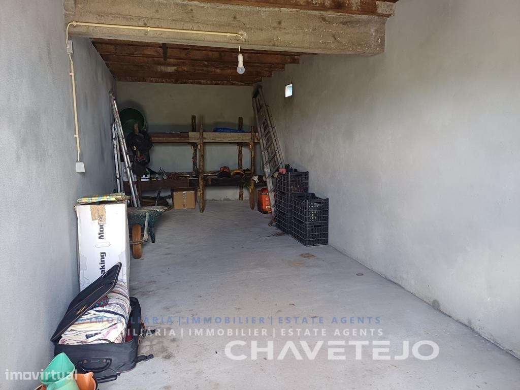 Moradia de Campo com Terreno, Furo de Água e Olival-27