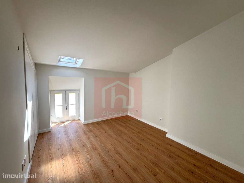 Apartamento duplex T2 no centro histórico Alcochete-16