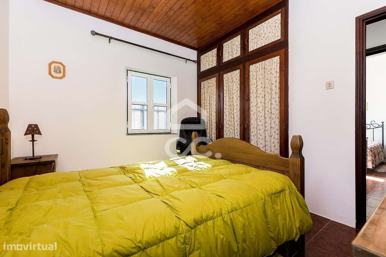 Quinta de 9250m2 c/ Moradia T4 térrea, anexo e armazém | Azaruja-16