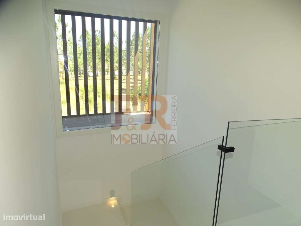 PRONTA!! Moradia Duplex T4 com Garagem, Quinta das laranjeiras Fern...-27