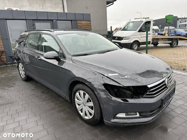 Volkswagen Passat - 4