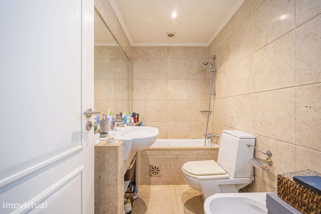 T3 Duplex-Alfragide - Lareira, 3 Casas de Banho, Dispensa e Lavandaria-23