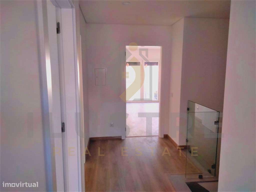 Moradia T3 em construção com piscina e garagem na Charneca de Caparica-8