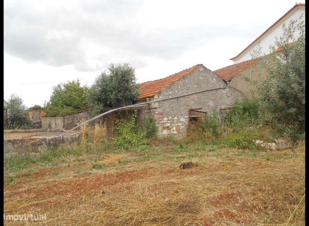 TERRENO PARA CONSTRUÇÃO COM 2880 M2 - MORADIA PARA RESTAURO - Grande imagem: 3/24