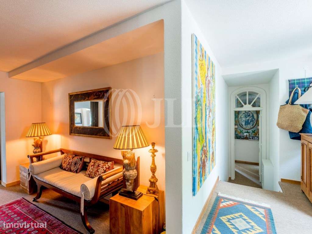 Moradia T6 com jardim e piscina no Estoril em Cascais-15