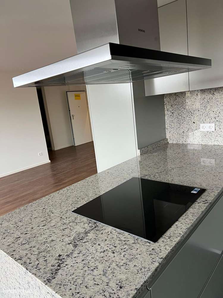 T2 Fabuloso Gaia Av.  República Metro S.  Ovídio Lugar  Garagem  Duplo-9