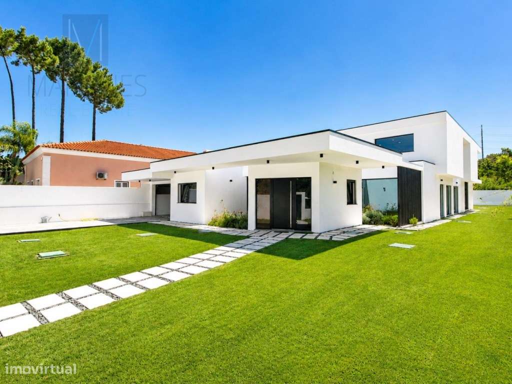 Moradia Isolada T4 com 3 Suites, Jardim e Piscina na Verdizela-36