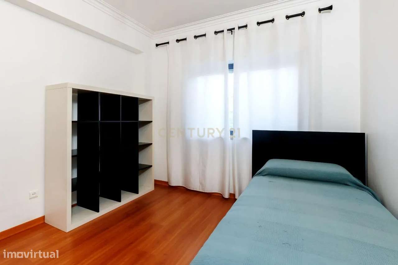 T2 R/c. alto - Remodelado - Torre da Marinha-17