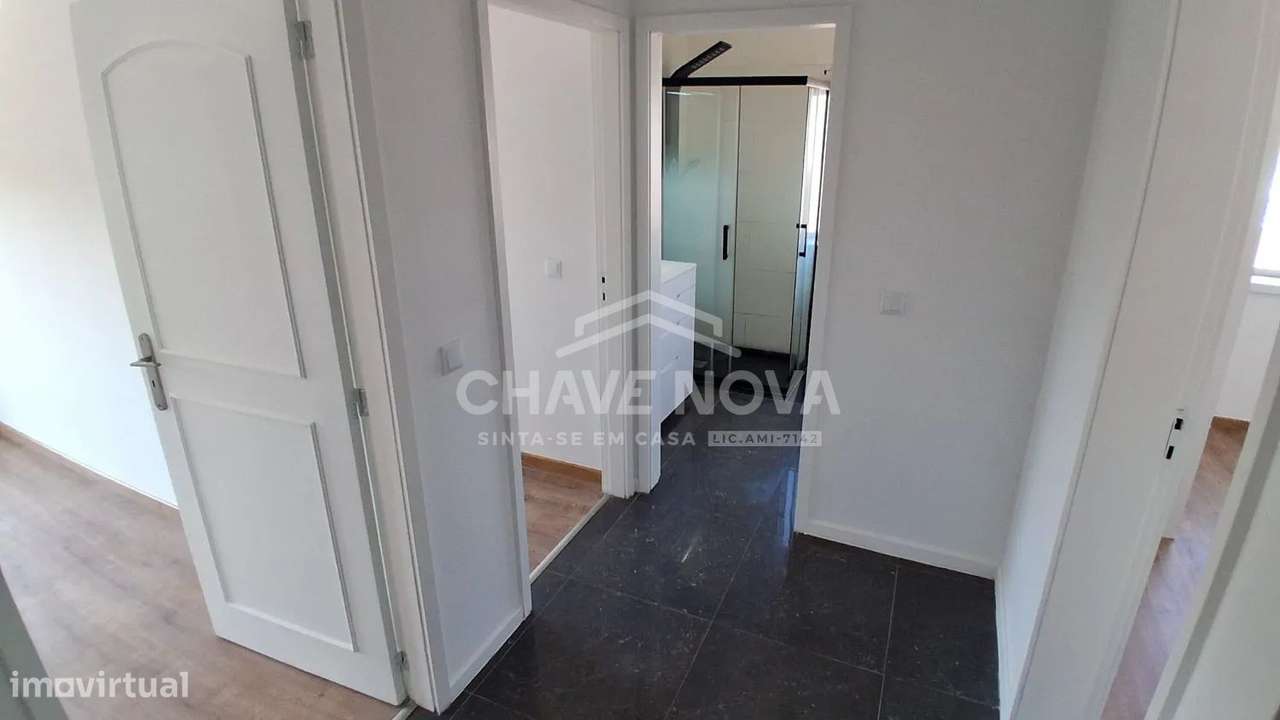 Apartamento T3 com 3 frentes, varandas, garagem e elevador - Fânzeres-10