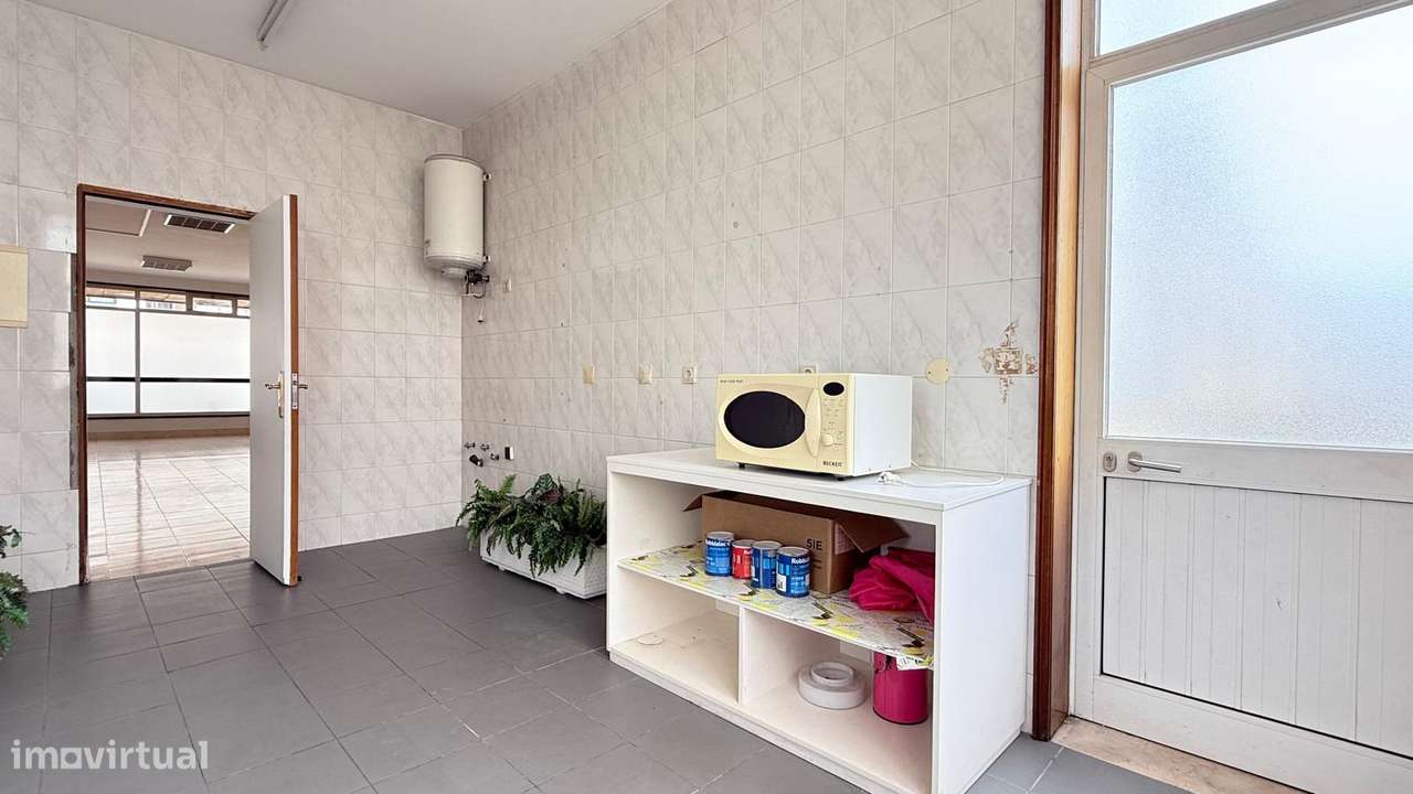 Loja com 135m2 em Ermesinde-14