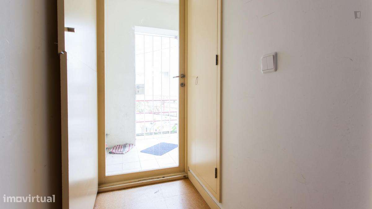 Quarto - localizado em Cedofeita Porto - Grande imagem: 4/8