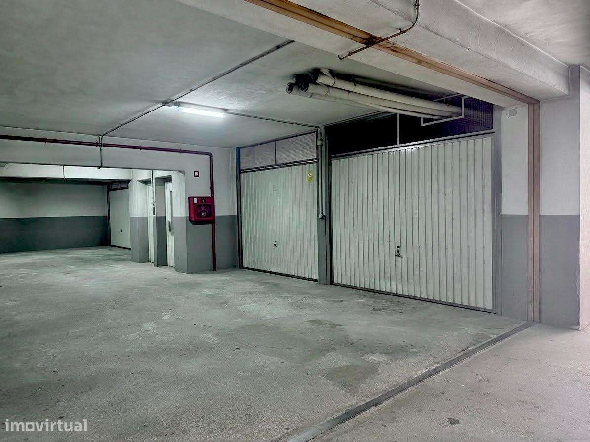 Apartamento T3 com elevador e garagem em Lamaçães-20