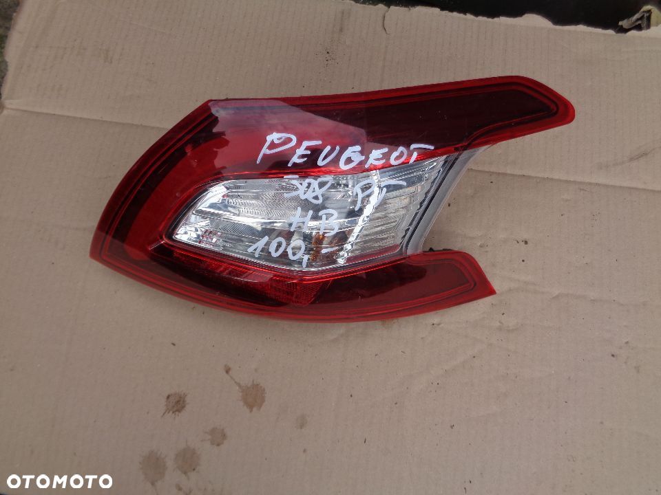 PEUGEOT 308 HB LAMPA PRAWA TYŁ TYLNA - 1