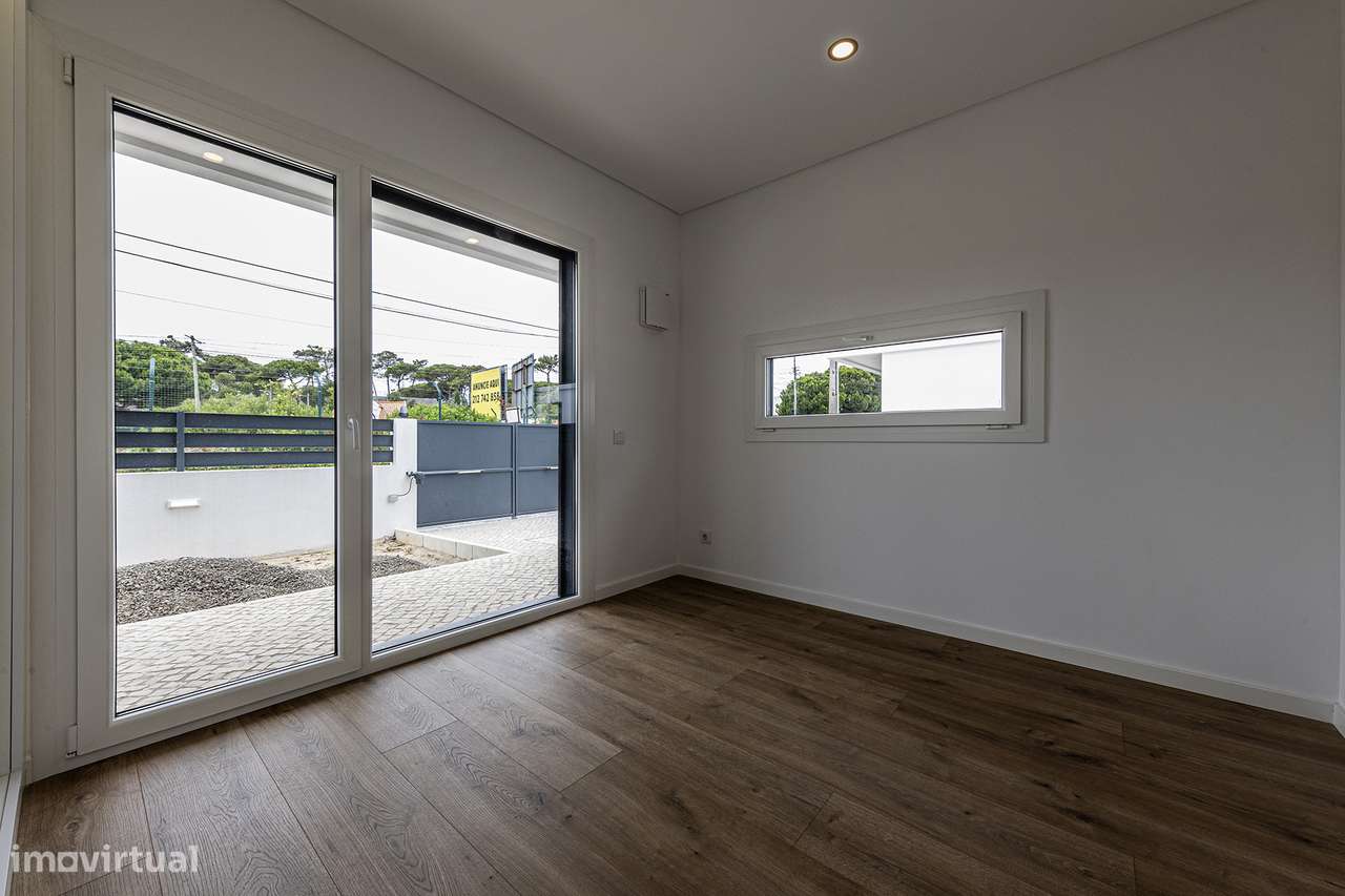 Moradia T4 de arquitetura contemporânea-20