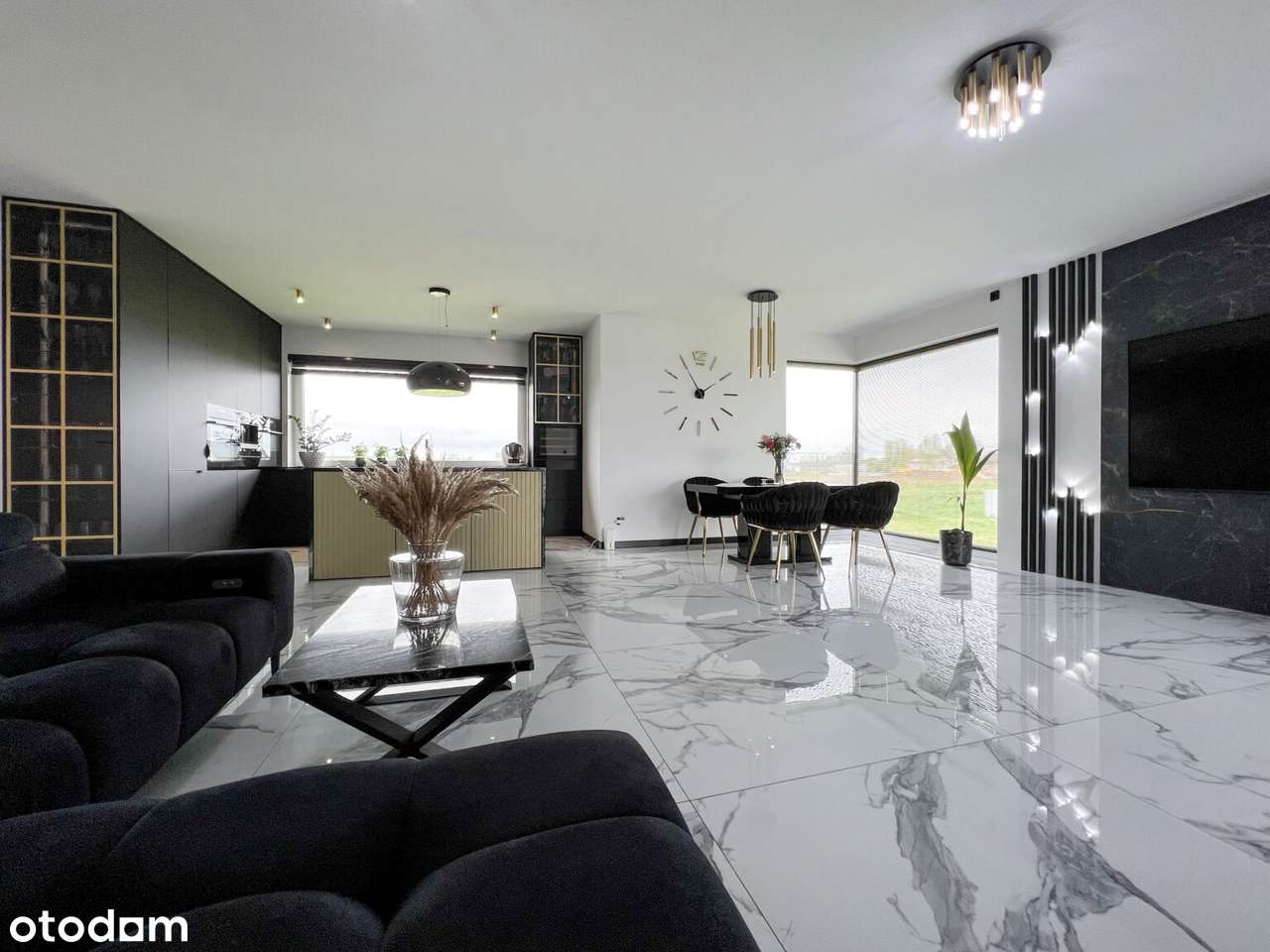 Elegancki dom parterowy z garażem w bryle budynku oraz dużą działką !-16