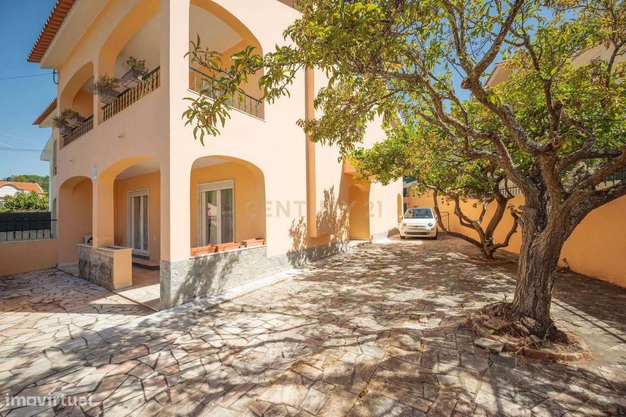 Moradia remodelada de 6 assoalhadas Exclusiva no Estoril-44