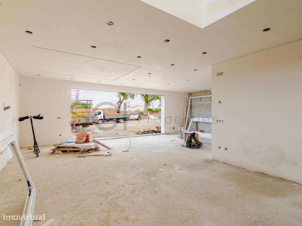 Moradia T4 Independente com Garagem e Piscina em Azeitão - Grande imagem: 5/36