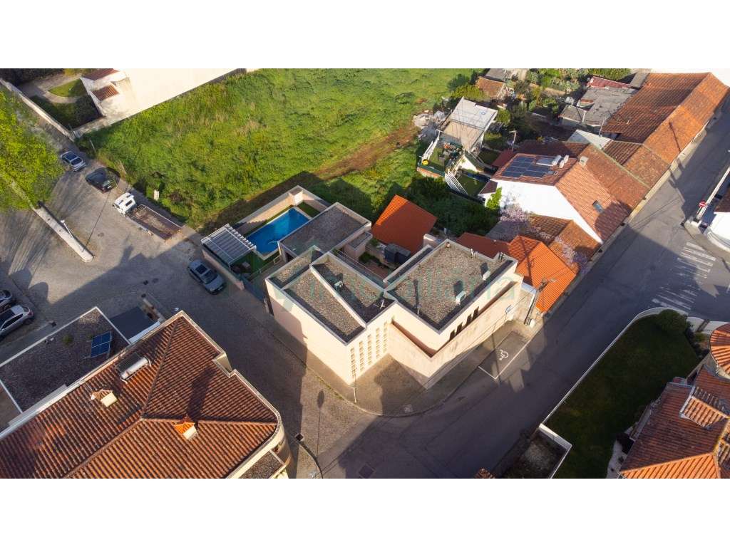 Moradia T3 em Fermentões com Piscina e Zona de Churrasqueira-53