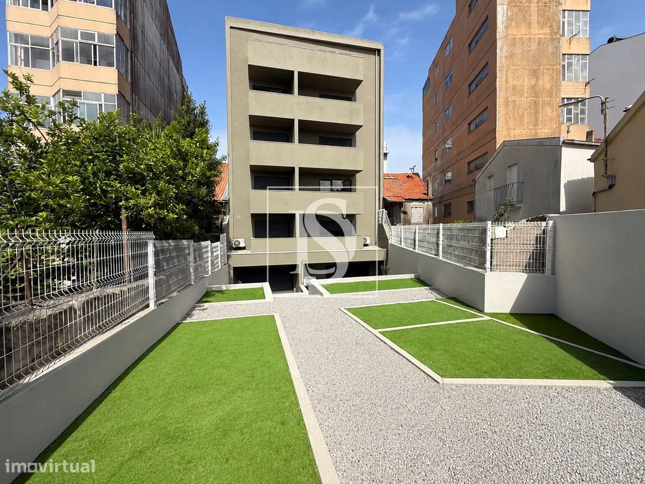 T0 pronto a habitar na Rua Faria Guimarães, Porto-20