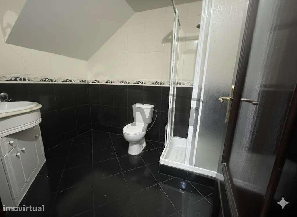 Moradia T4 com Jardim em Lousada – Excelente Oportunidade!-8