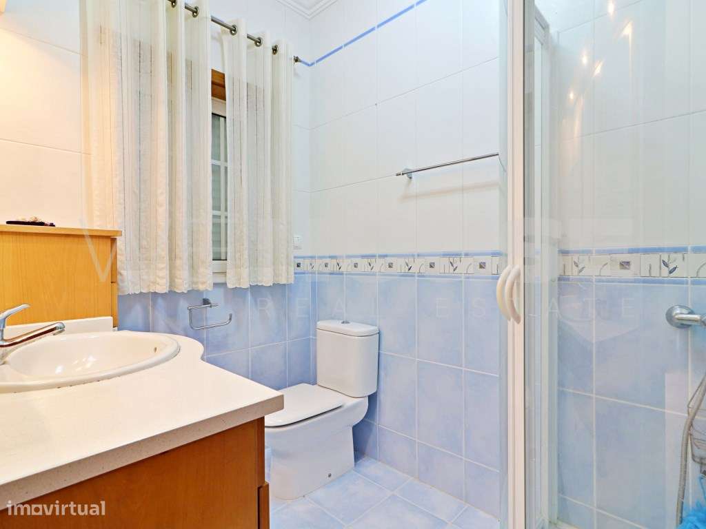 Moradia T4 com 280 m2, inserida em terreno com 2500 m2 em Palmela-54