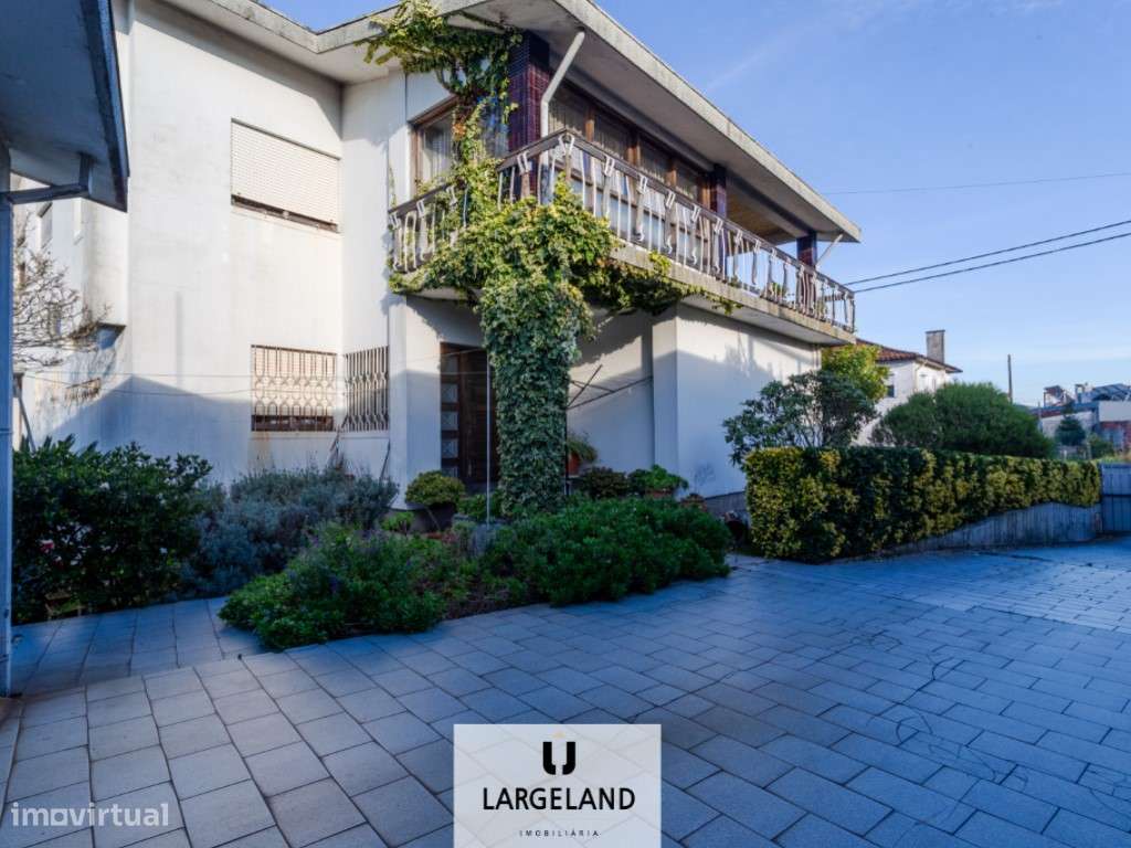 Moradia isolada T4 em Arrifana-12