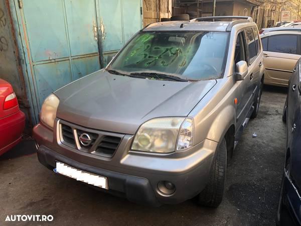 Dezmembrez Nissan X TRAIL 2003 2.0 benzina - 3