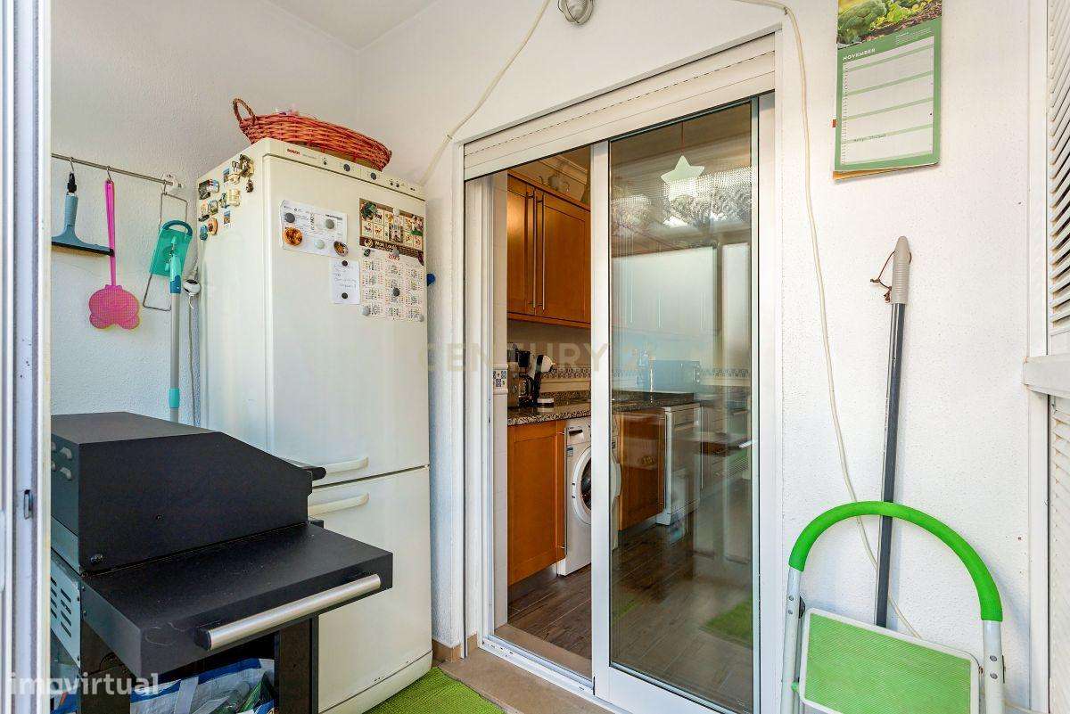 Apartamento T2 com Grandes Varandas e estacionamento no Mato Santo Esp-7