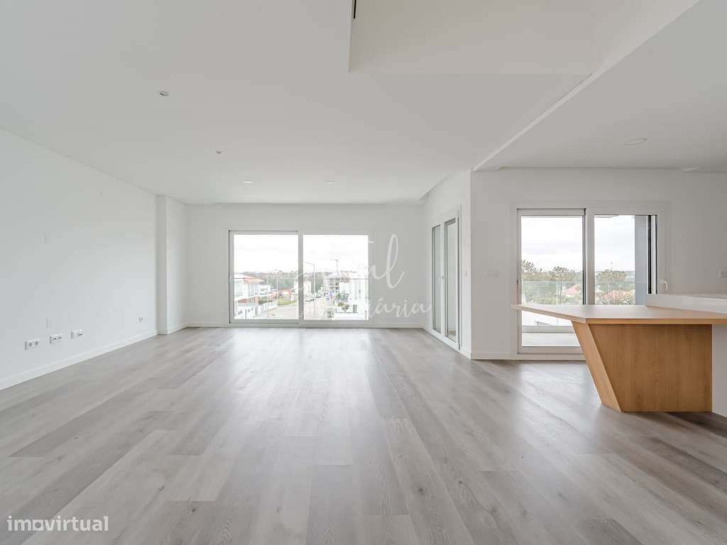 Moradia Geminada T4 Nova com Piscina - Moderna, Confortável e Bem L... - Grande imagem: 3/44