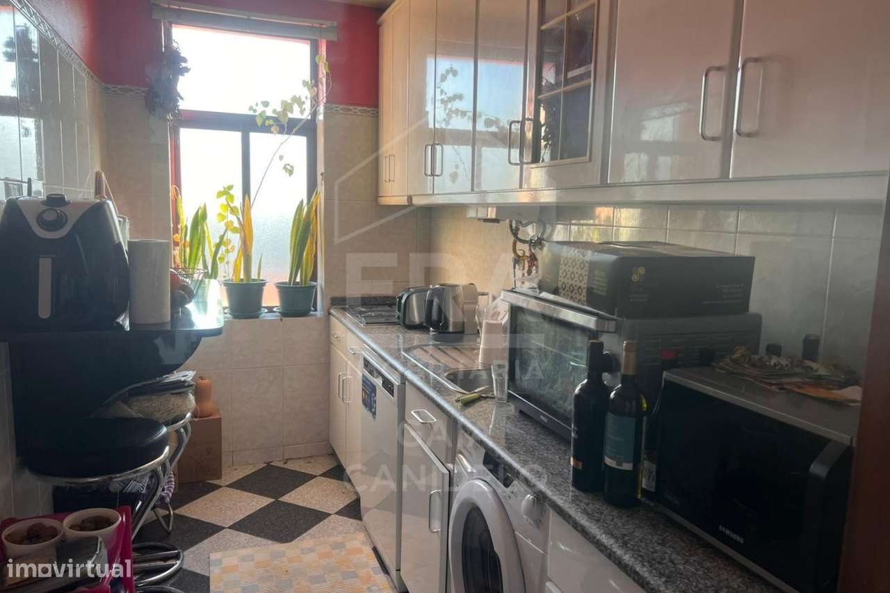 T2 com Enorme Terraço em Localização Privilegiada - Grande imagem: 5/13