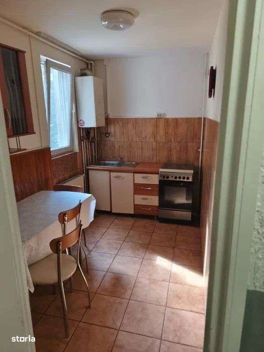 Dambu Pietros - Vanzare apartament 3 camere - Str. Parangului-2