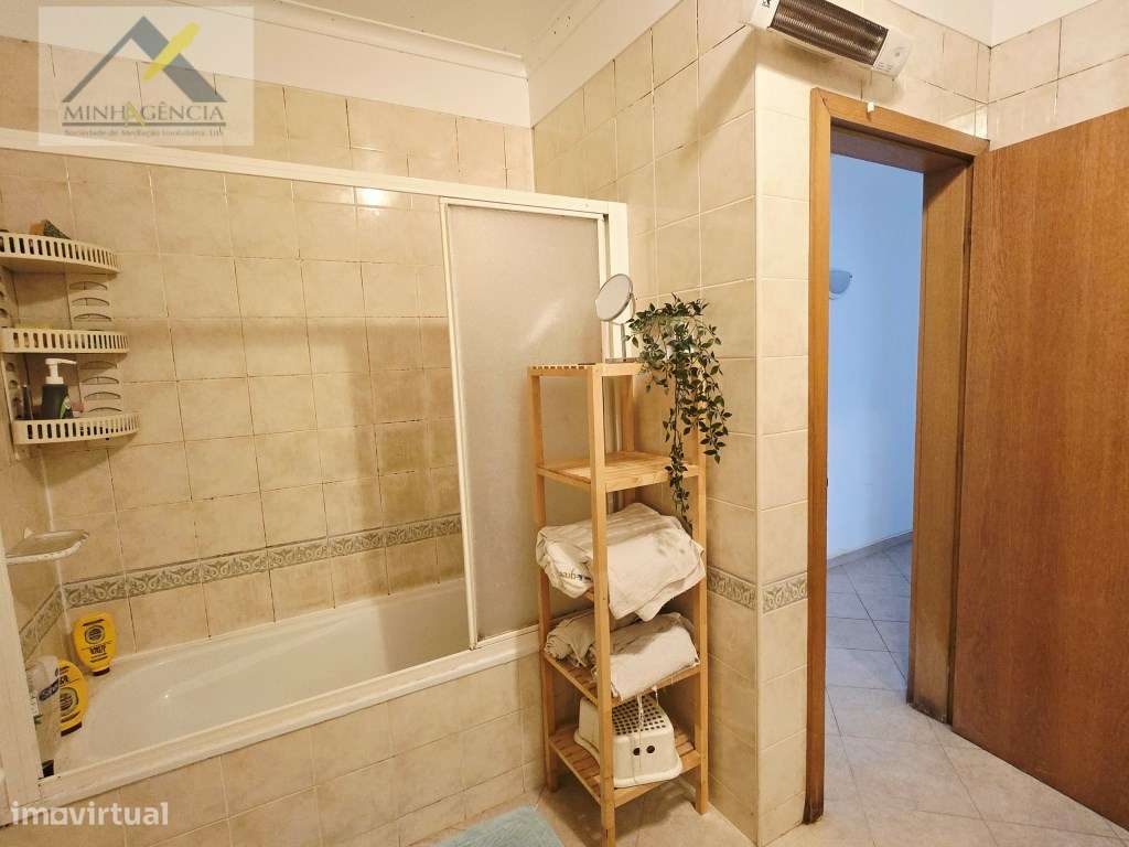 Apartamento T3 com terraço e garagem no Bairro Dias em Setúbal-23