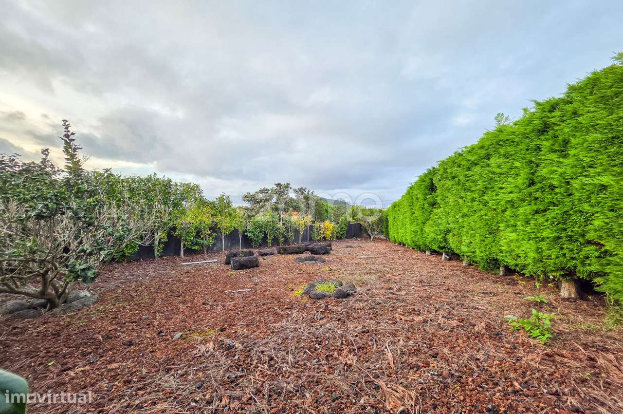 Moradia T4+1 na Ilha do Pico com Terraço Panorâmico e Vista Mar-35