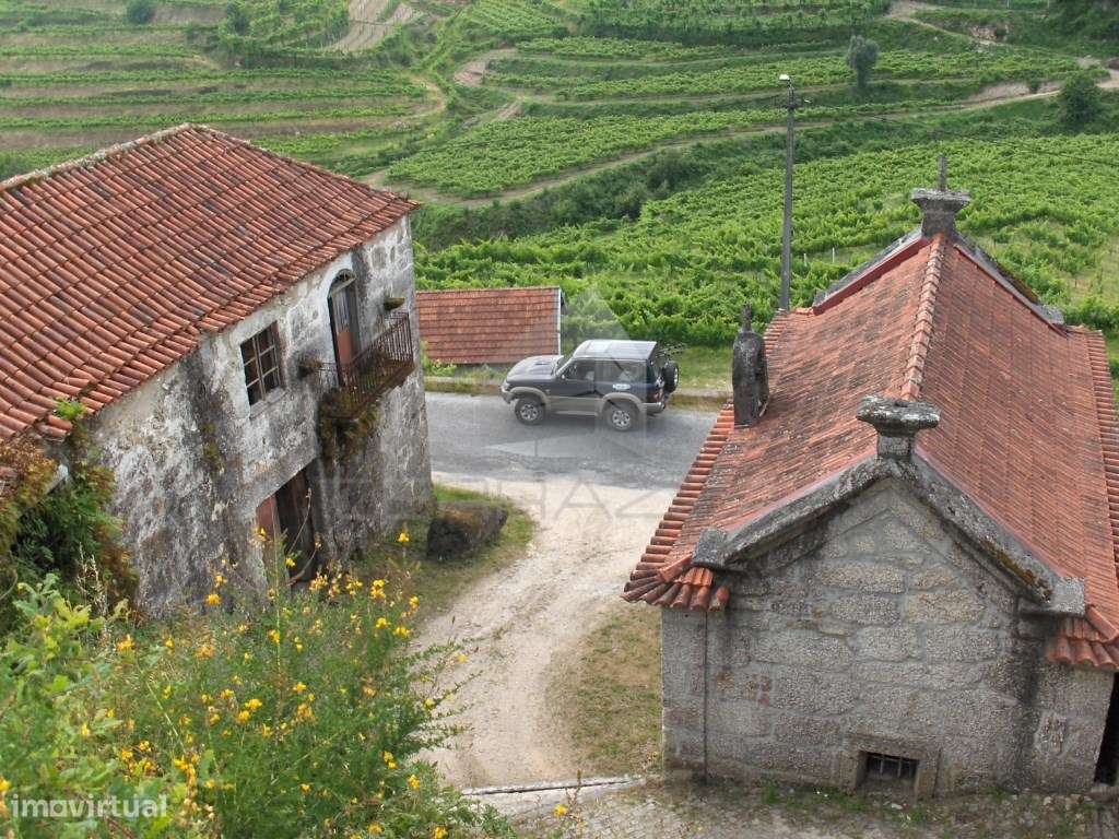 Casa secular com foral e capela. - Grande imagem: 3/25