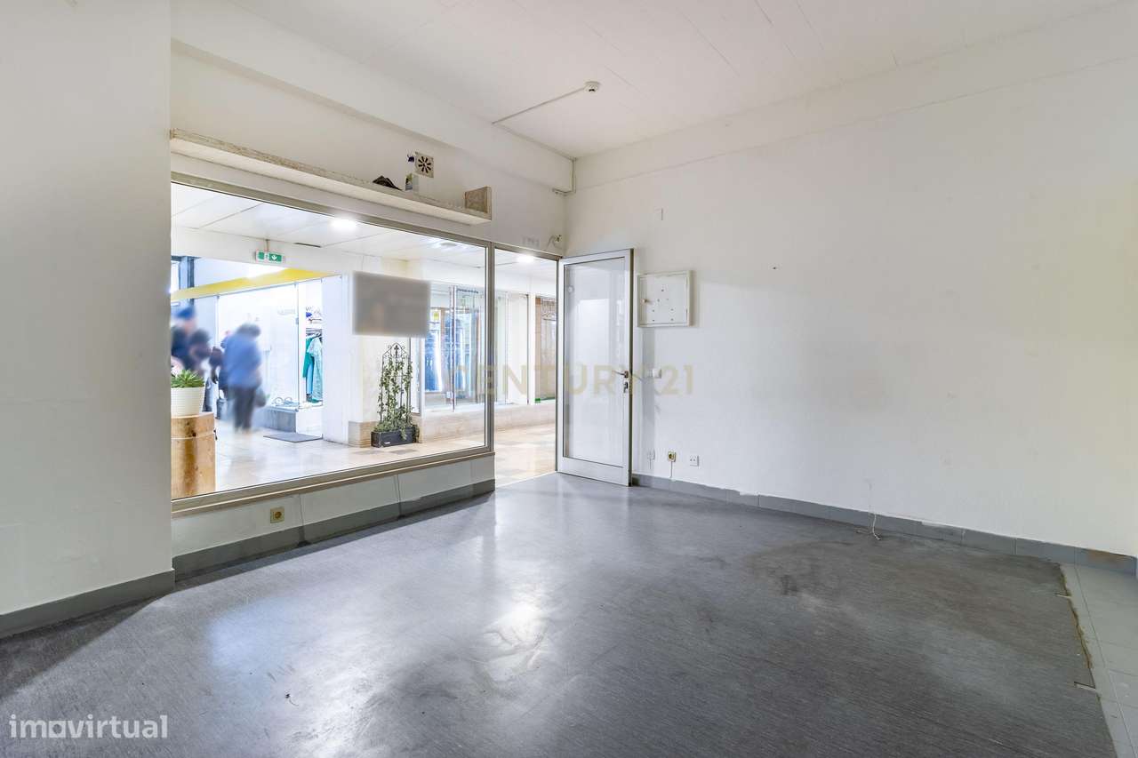 Loja para comércio no Centro Comercial de Alcobaça-7