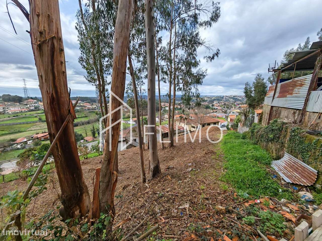 Terreno com 900m2 - Grande imagem: 2/18