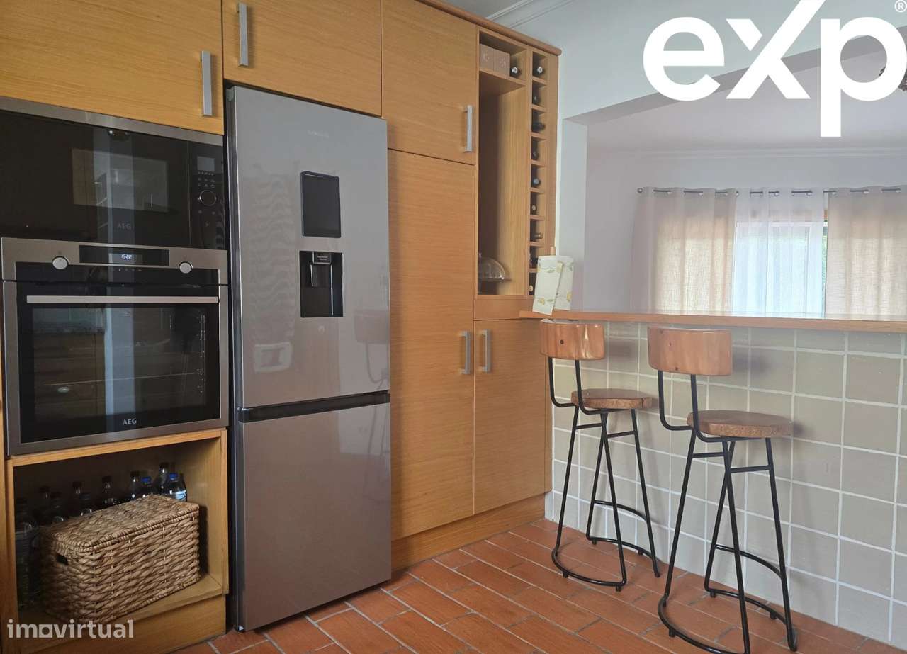 Andar de Moradia Rés-Chão em condomínio fechado com piscina - Grande imagem: 5/21