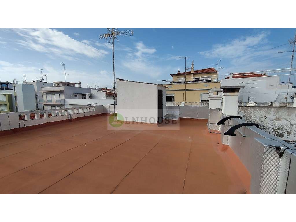 Exclusivo LNHOUSE: Prédio Inteiro / Venda Conjunta de Dois T2 no Ce...-17