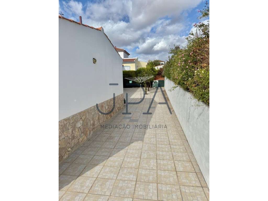 Moradia Isolada V4 +1 com Piscina e Garagem,Quinta do Sobral-31