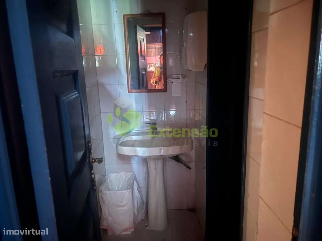 Antigo bar, para recuperar, perto de Alcoentre - junto à A1, com lo...-26