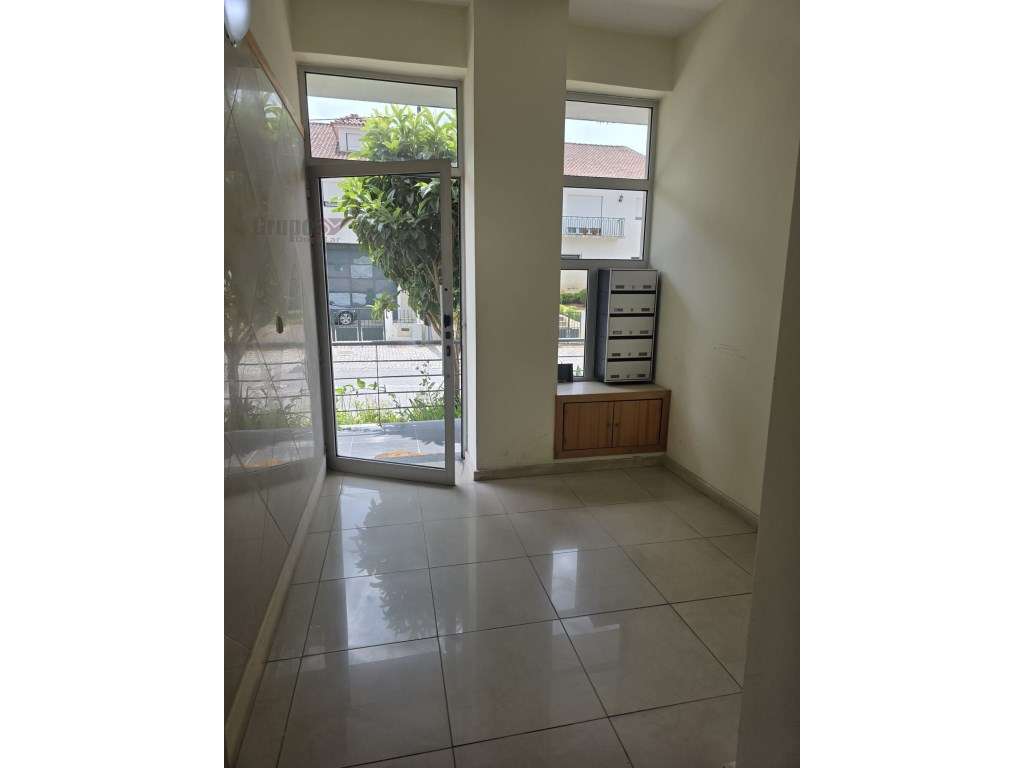 Moderno Apart. T2 com Garagem Box, Varanda Panorâmica e Lareira em ...-28