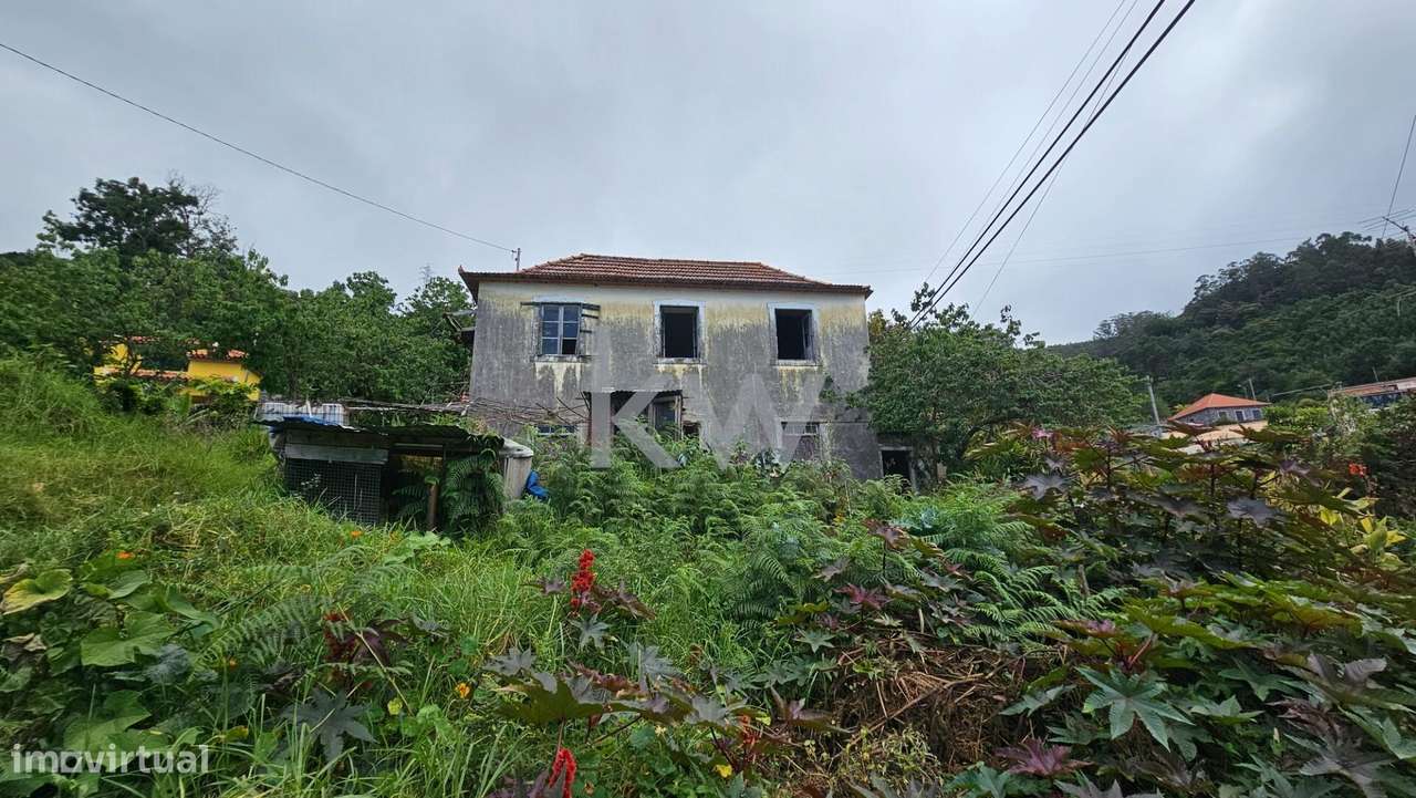 Moradia T2 de 2 Pisos para Reconstrução com Terreno Anexo e Vista Mar - Grande imagem: 4/17