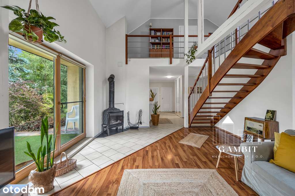 Dom z wysokim na 5 metrów salonem - Pełny obrazek: 4/9