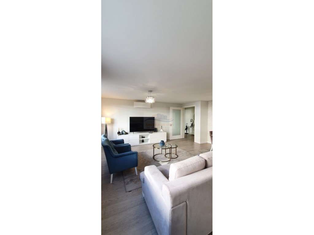 T3 de luxo e requinte com 3 WCS e Garagem nas Lezírias do Infantado-10