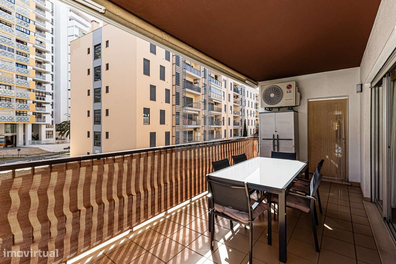 A. Pêra - Luxo - Apartamento T2 C/ Garag. + Piscina-9