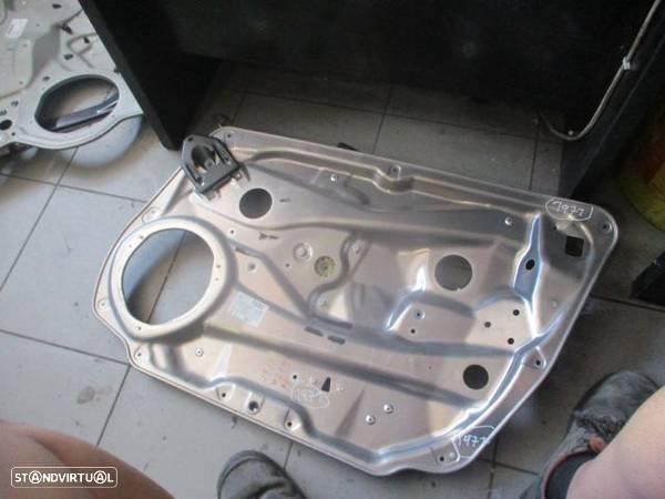 Elevador Sem Motor A2047600834 MERCEDES W204 CLASSE C 2008 220CDI 170CV 4P CINZA FD MERCEDES W204 2008 C220 Cdi 170Cv 5P PRETO FD - 5