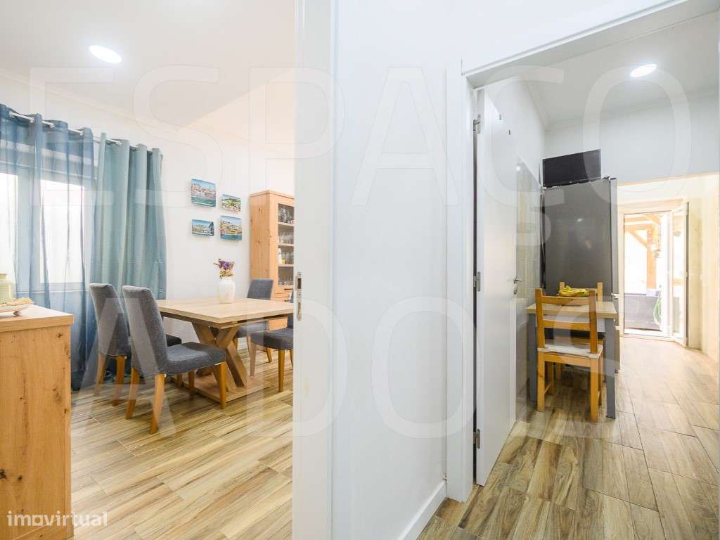 Amadora Centro | T3 Remodelado com 2 Suites e um Fantástico Logrado...-20