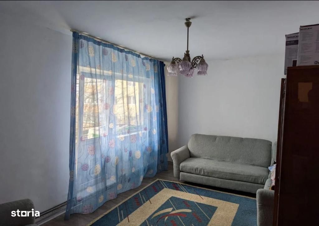 Vand apartament 2 camere Zorilor.